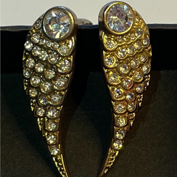 Jewelry - Elegant Gold Angel Wing clip on Earrings
